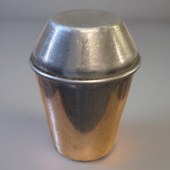 VINTAGE -ALUMINUM SHAKER CUP W/ LID-CAPACITY 1 LIQUID CUP-PRE-OWNED - Picture 1 of 3